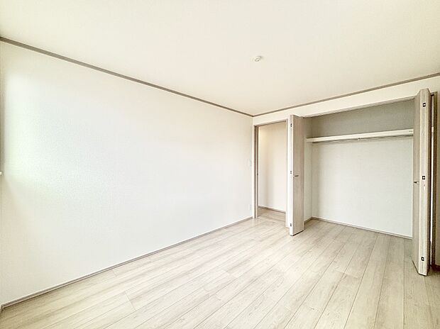 使いやすい形でベットや家具の置き方にも困ることもありません。 