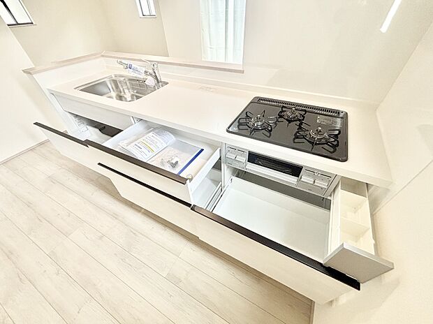 使いやすさを優先したスライド式収納タイプ！