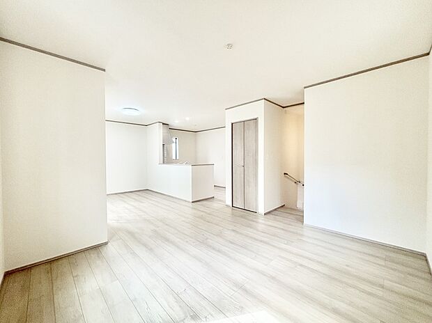 家族の笑顔が自然と生まれてくる、そんな雰囲気のダイニングに仕上がっています。