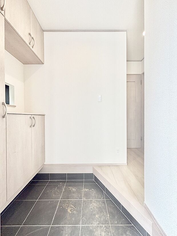 散らかりがちな玄関もスッキリの玄関収納付