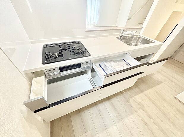 使いやすさを優先したスライド式収納タイプ！