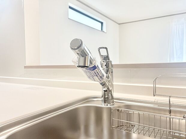 いつでも清潔なおいしいお水を。一つの水栓で水道水と浄水を使い分け。