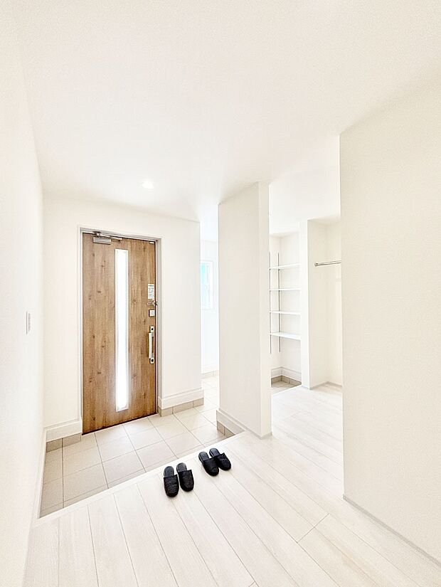 収納豊富な玄関収納があるので、散らかりがちな玄関もスッキリ片付きます。 