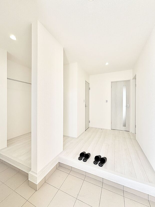 窮屈さを感じさせない広々玄関！ 