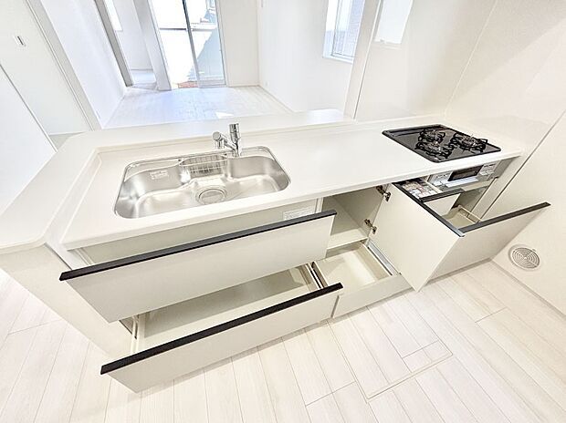 使いやすさを優先したスライド式収納タイプ！