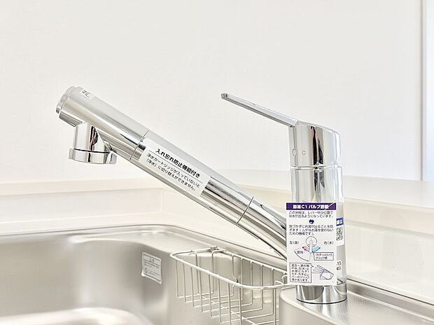 いつでも清潔なおいしいお水を。一つの水栓で水道水と浄水を使い分け。