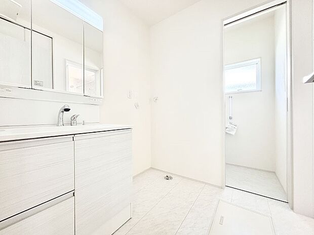 広々とゆとりのあるランドリースペース。  