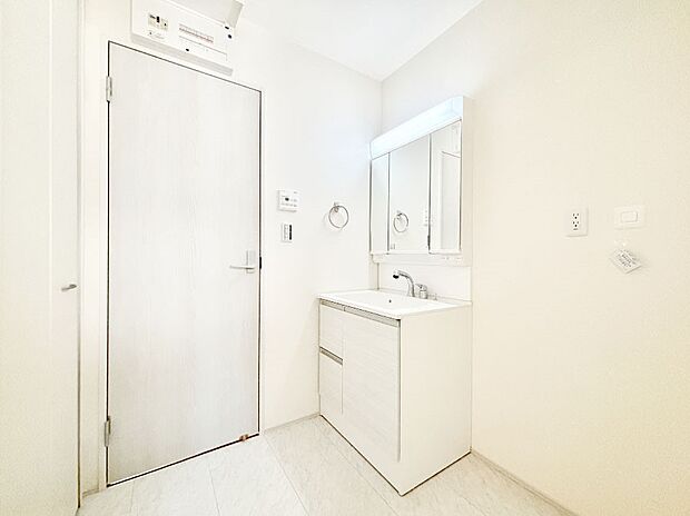 清潔感のある快適空間です。毎日の身支度も気持ち良くお使い頂けます。 