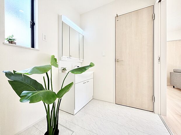 清潔感溢れるホワイトカラーを基調としたランドリースペース