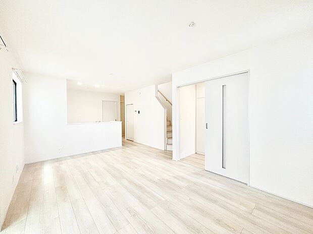 どこにいても家族のつながりを感じられるコミュニケーションリビング。 