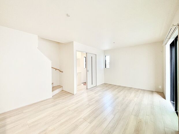 ふれあいを大切にするリビング階段！ご家族の行動が把握しやすく安心。