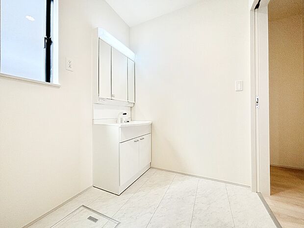 清潔感溢れるホワイトカラーを基調としたランドリースペース
