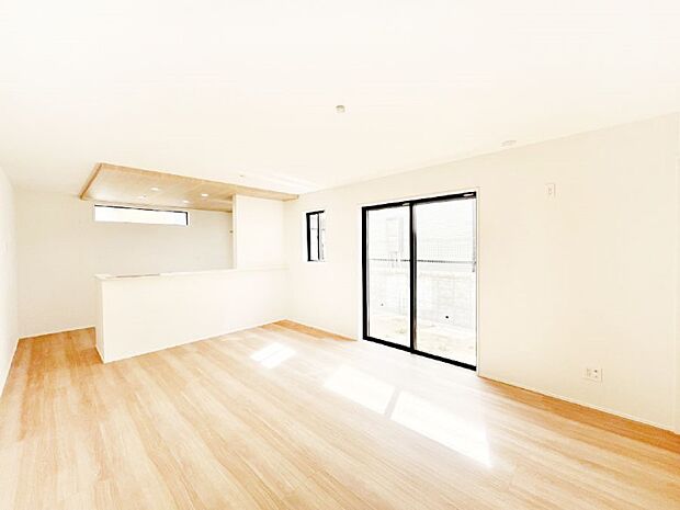 家族の笑顔が自然と生まれてくる、そんな雰囲気のダイニングに仕上がっています。