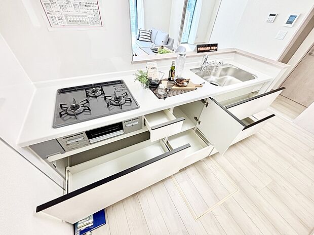 使いやすさを優先したスライド式収納タイプ!