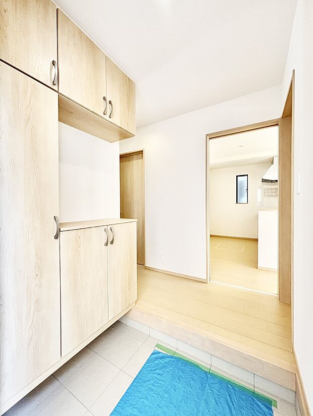 家族の帰宅やお客様をあたたかく迎える玄関