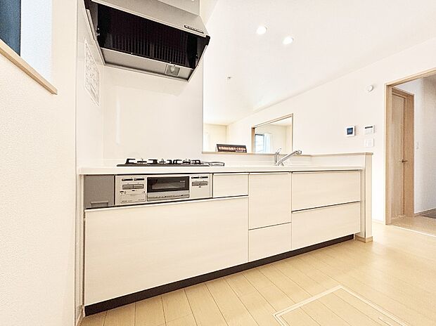 広々とした使い勝手の良いキッチンで日々のお料理も楽しくなりそう