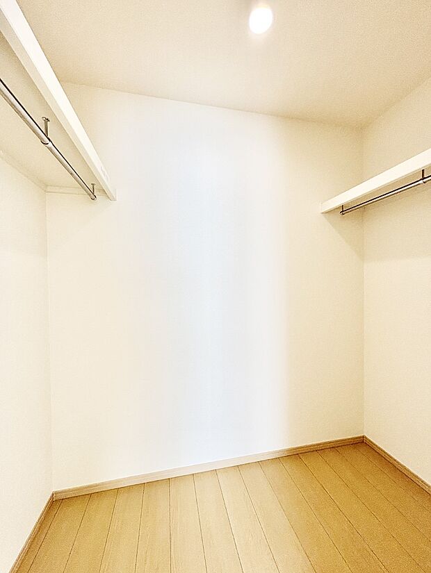 ウォークインクローゼットの活用で生活空間スッキリ