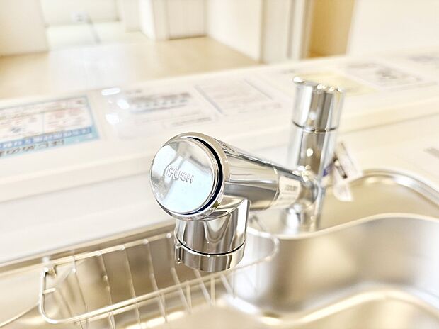 いつでも清潔なおいしいお水を。一つの水栓で水道水と浄水を使い分け。