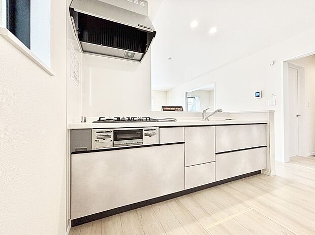 広々とした使い勝手の良いキッチンで日々のお料理も楽しくなりそう