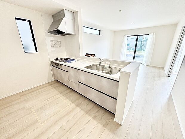 料理をしながらご家族との会話を楽しめる対面カウンターキッチン