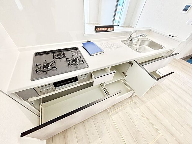 使いやすさを優先したスライド式収納タイプ！