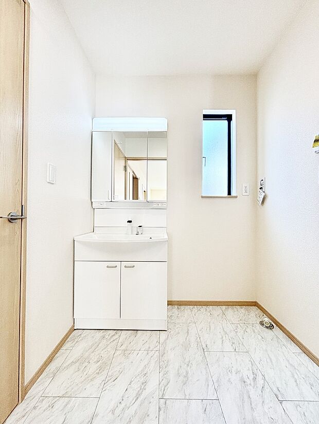 収納力と機能性に優れた洗面化粧台