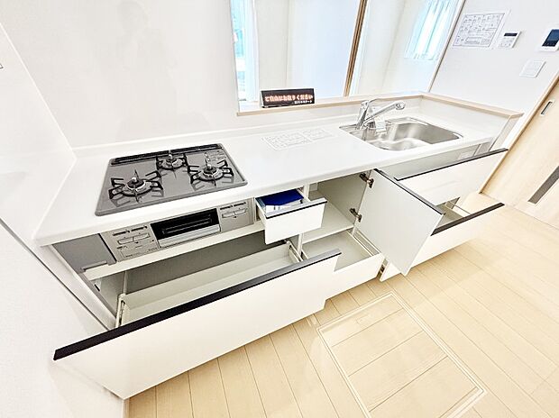 使いやすさを優先したスライド式収納タイプ！