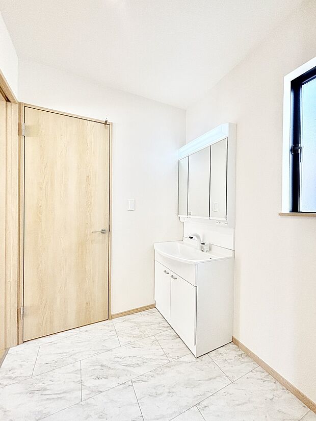 キッチンとの動線を考慮した水廻り集中設計で忙しい時間の家事もラクラク