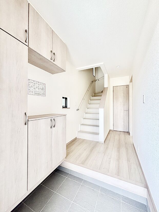 家族の帰宅やお客様をあたたかく迎える玄関