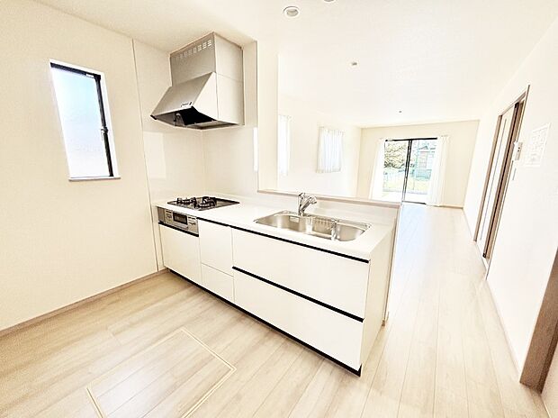 料理をしながらご家族との会話を楽しめる対面カウンターキッチン