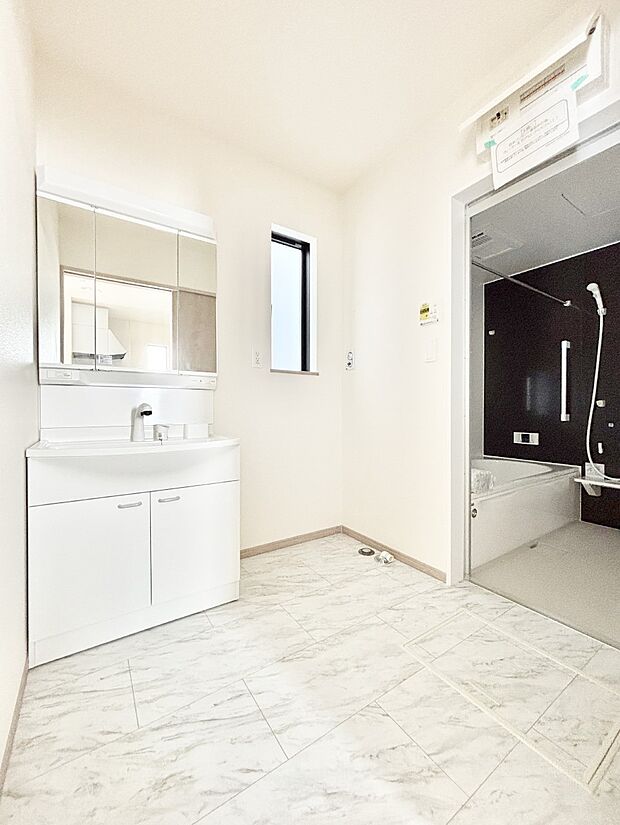 広々とゆとりのあるランドリースペース