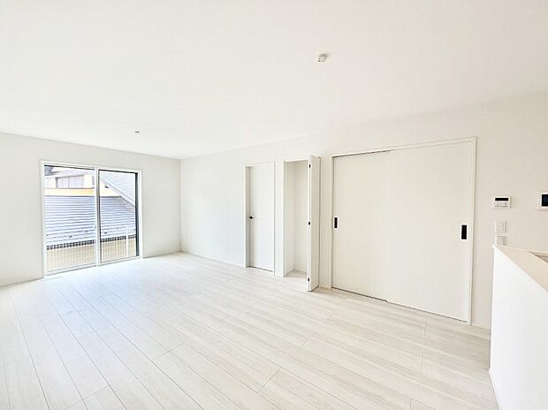 家族団らんの時間も増えそうなくつろぎのリビングダイニング。