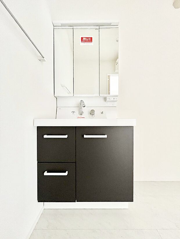 収納力と機能性に優れた洗面化粧台  