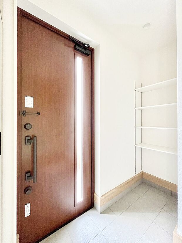 大きなものも片付く土間収納付きで、いつでも玄関はスッキリ