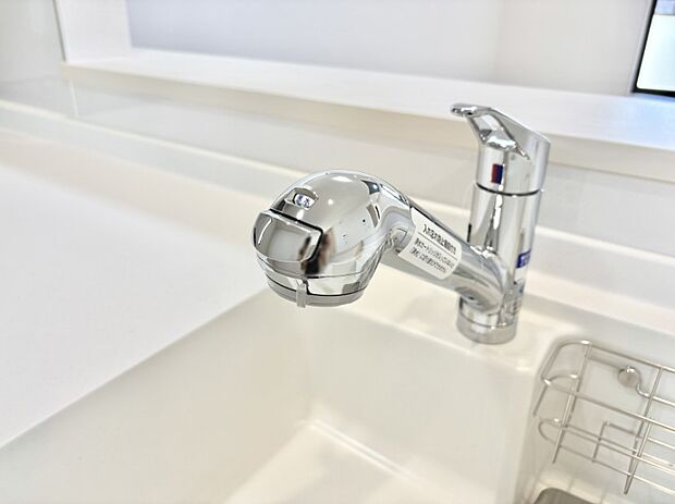 いつでも清潔なおいしいお水を。一つの水栓で水道水と浄水を使い分け。