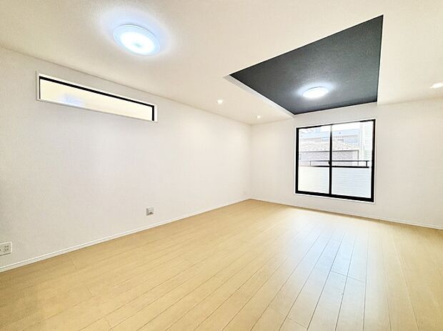 日当たりの良いリビング。お気に入りのグリーンを飾れば更に心地よさがアップ!