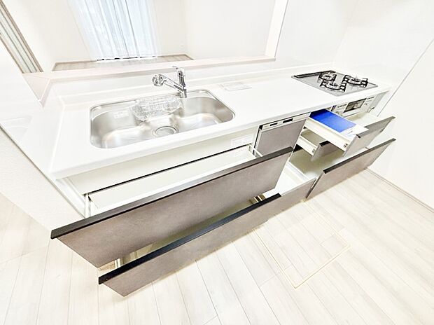 使いやすさを優先したスライド式収納タイプ！