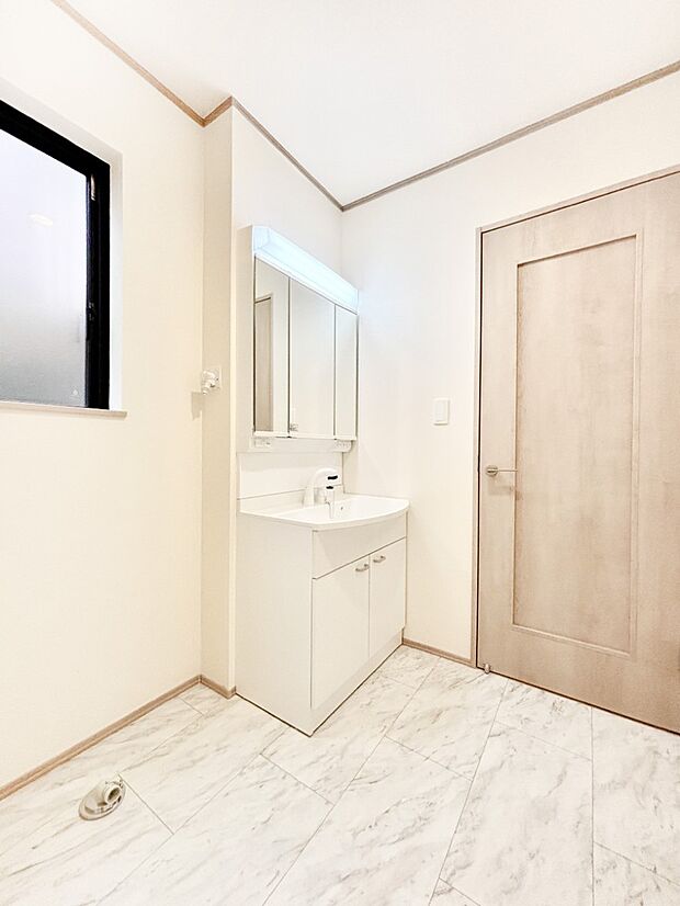 清潔感のある快適空間です。毎日の身支度も気持ち良くお使い頂けます！