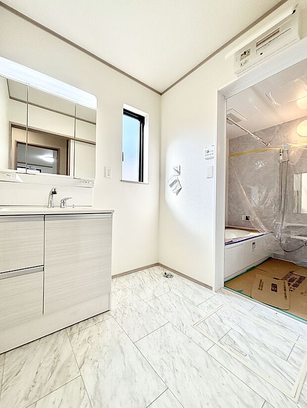 清潔感のある快適空間です。毎日の身支度も気持ち良くお使い頂けます。