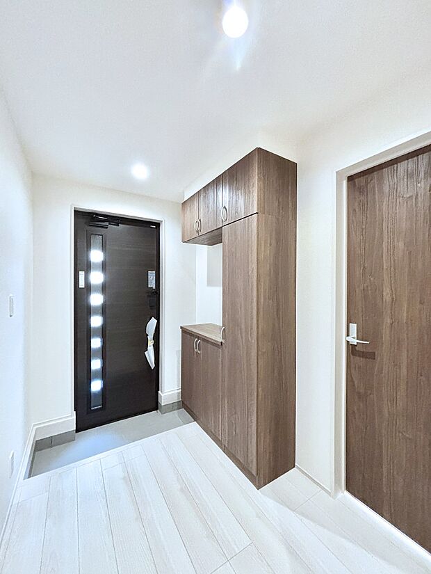 明るい玄関はお客様をお出迎えするのにぴったりです!