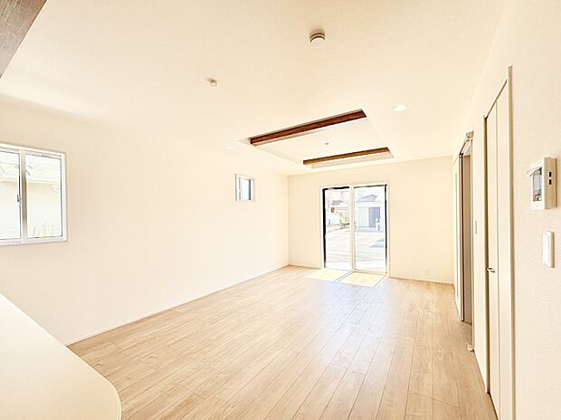 折上天井は立体的な奥行きがあるので、天井が広く見えて開放的な空間を演出できます。