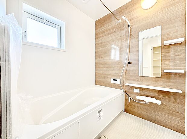 落ち着いた雰囲気でゆっくりお寛ぎいただけるバスルーム