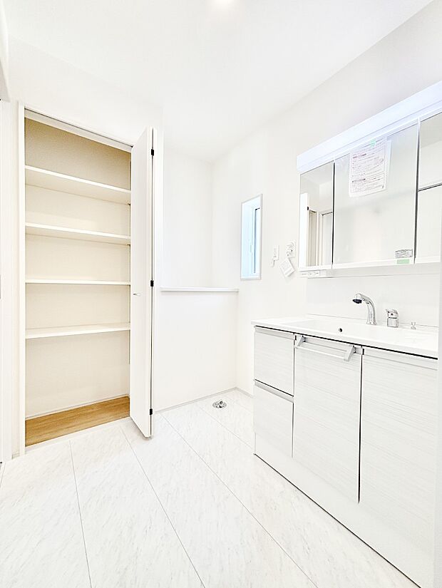 可動棚付きランドリースペース