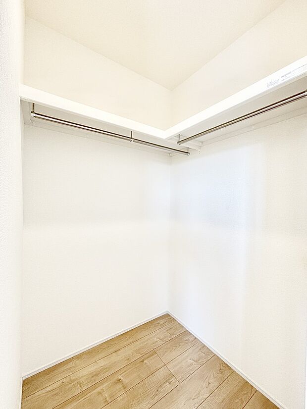ウォークインクローゼット付きで生活空間を広く利用できます。