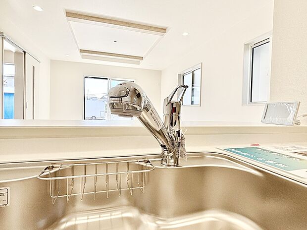 いつでも清潔なおいしいお水を。一つの水栓で水道水と浄水を使い分け。