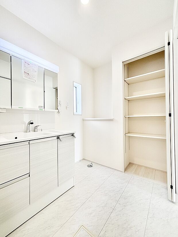 広々とゆとりのあるランドリースペース。    