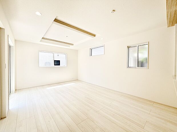 日当たりのいいリビングでゆったりとしたティータイムを！ お気に入りのグリーンを飾れば更に心地よさがアップ！