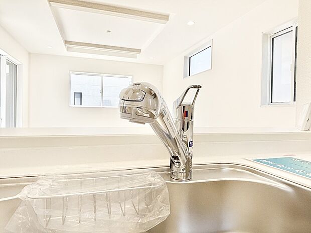 いつでも清潔なおいしいお水を。一つの水栓で水道水と浄水を使い分け。