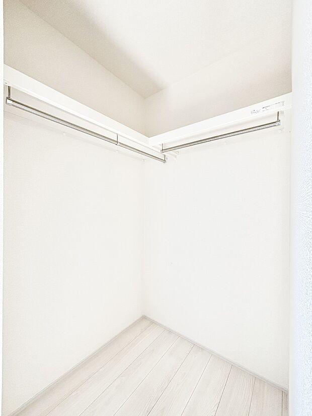 ウォークインクローゼット付きで生活空間を広く利用できます。