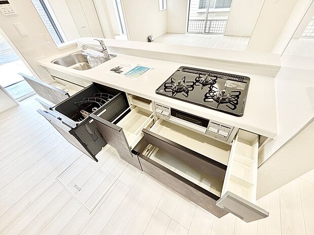 使いやすさを優先したスライド式収納タイプ！